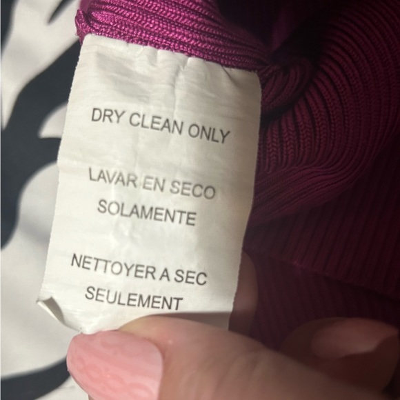 Used Bebe one arm fuschia pink blouse- size l - Picture 15 of 16